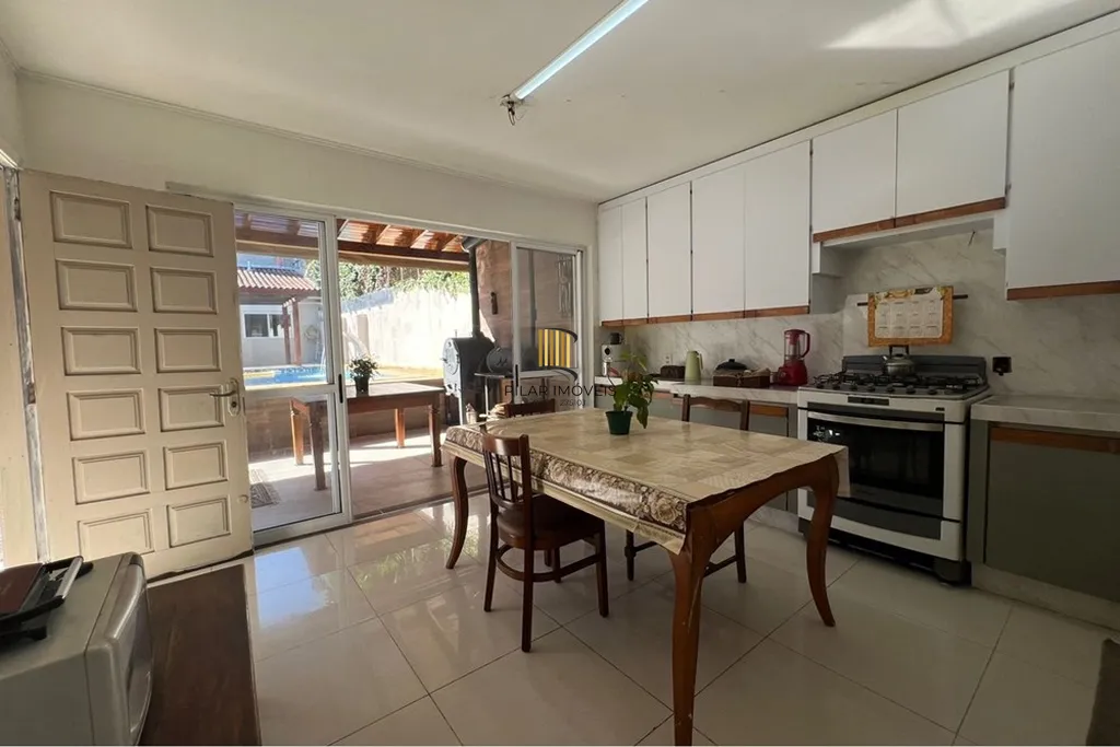 Casa 4 dormitórios no bairro Petrópolis