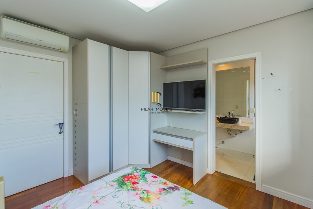 Casa 4 dormitórios no bairro Igara