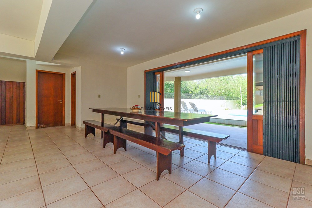 Casa 4 dormitórios no bairro Ipanema