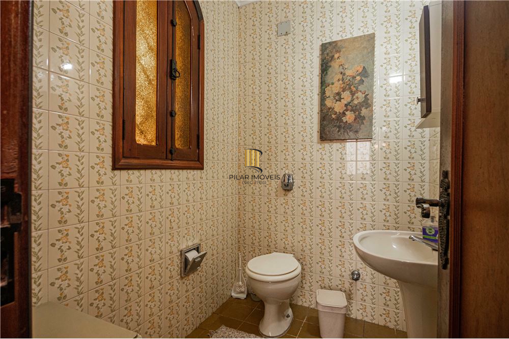 Casa 5 dormitórios no bairro Petrópolis