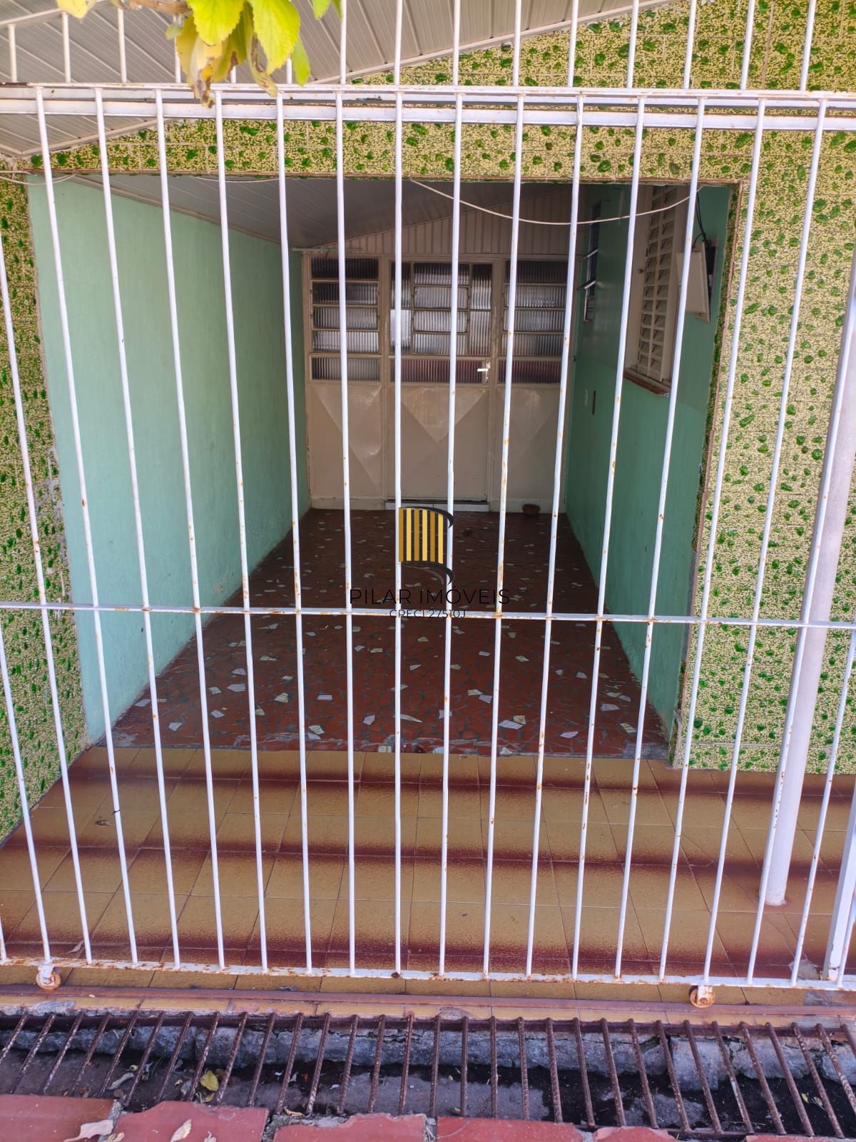 Casa com 80 m2 de área construída, 03 dorm, sala estar/jantar, cozinha, pátio