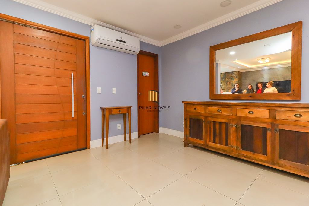 Casa 3 dormitórios no bairro Hípica