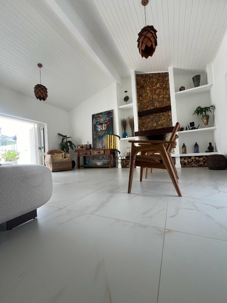 Casa 5 dormitórios no bairro Praia de Atlântida