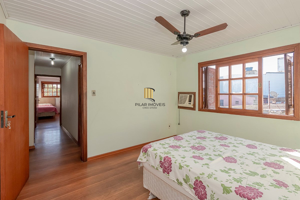 Casa 4 dormitórios no bairro Vila Nova