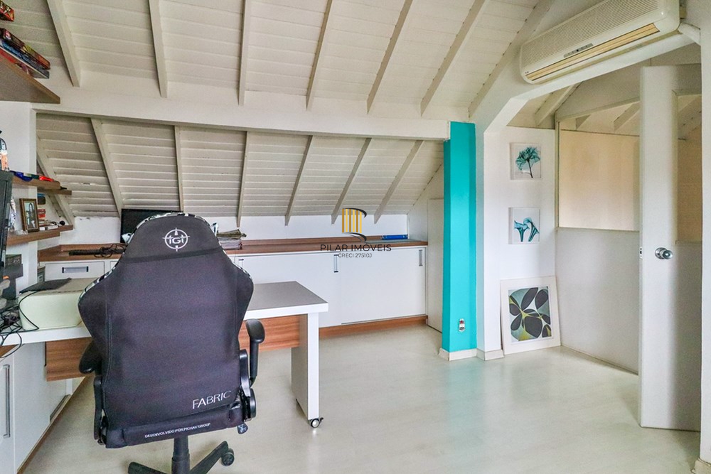 Casa de Condomínio 3 dormitórios no bairro São Sebastião