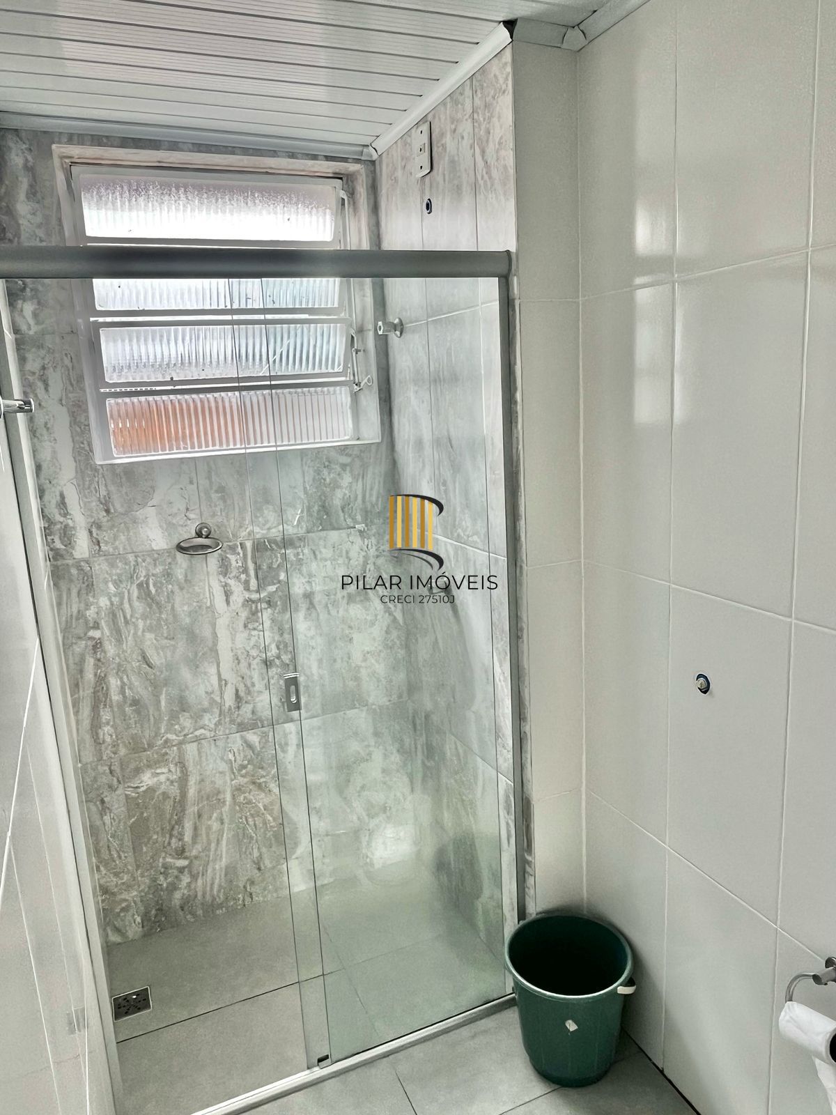 Excelente JK transformado em 01 dormitório, sala, cozinha e banheiro.