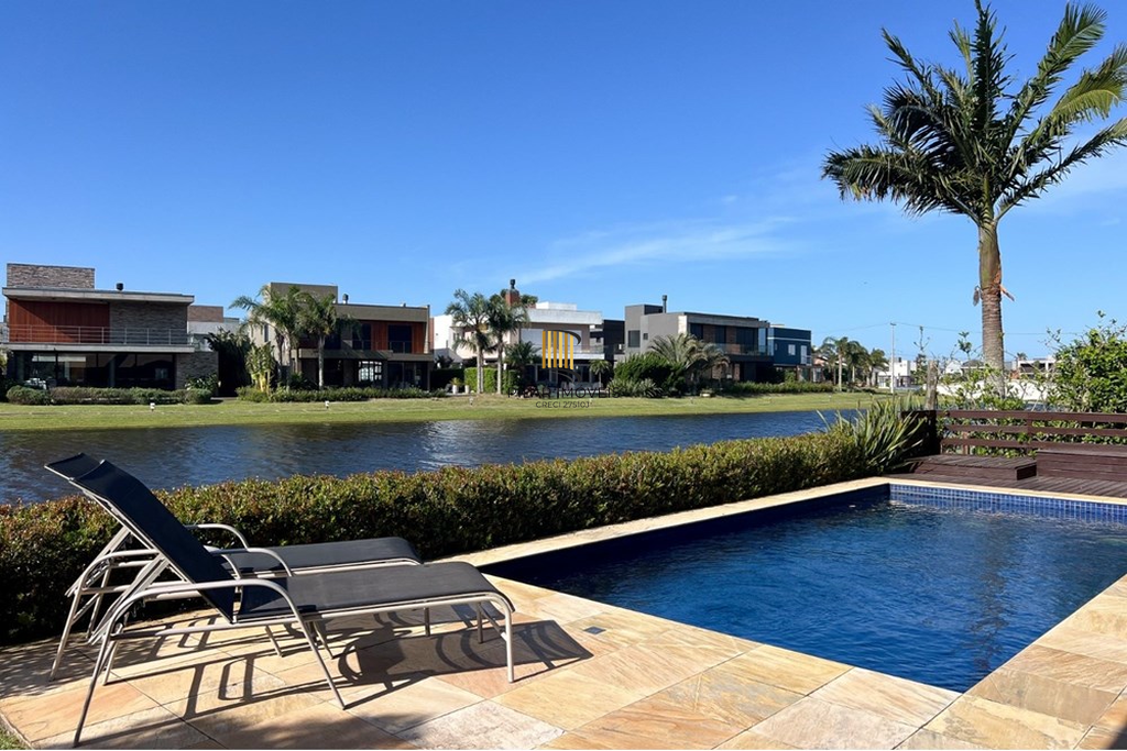 Casa de Condomínio 4 dormitórios no bairro Centro