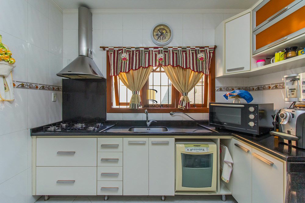 Casa 4 dormitórios no bairro Moinhos de Vento