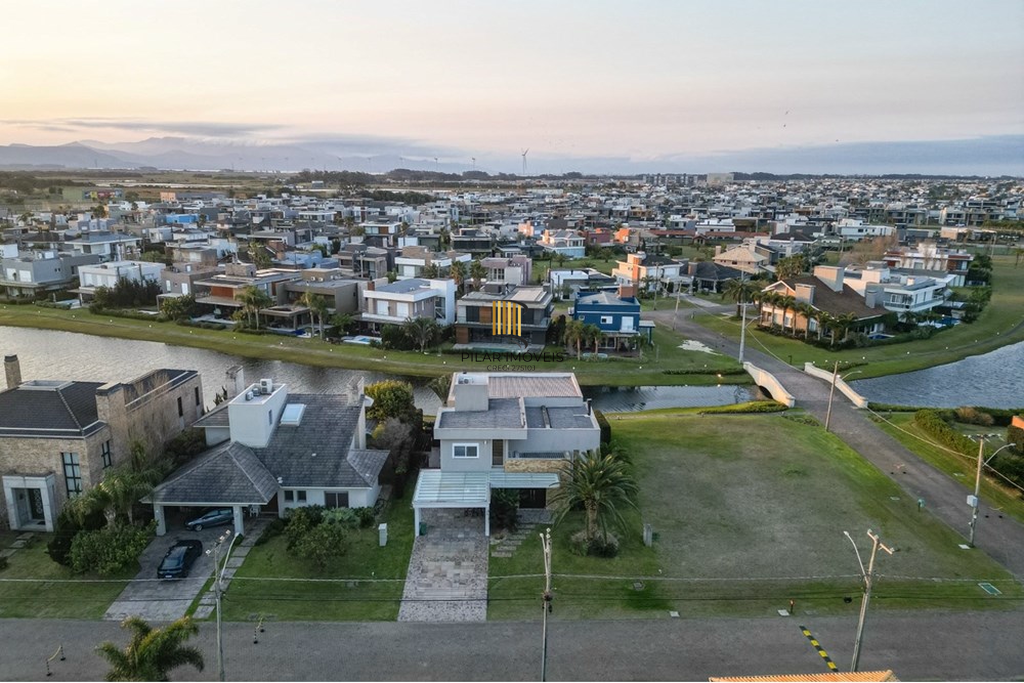 Casa de Condomínio 4 dormitórios no bairro Centro