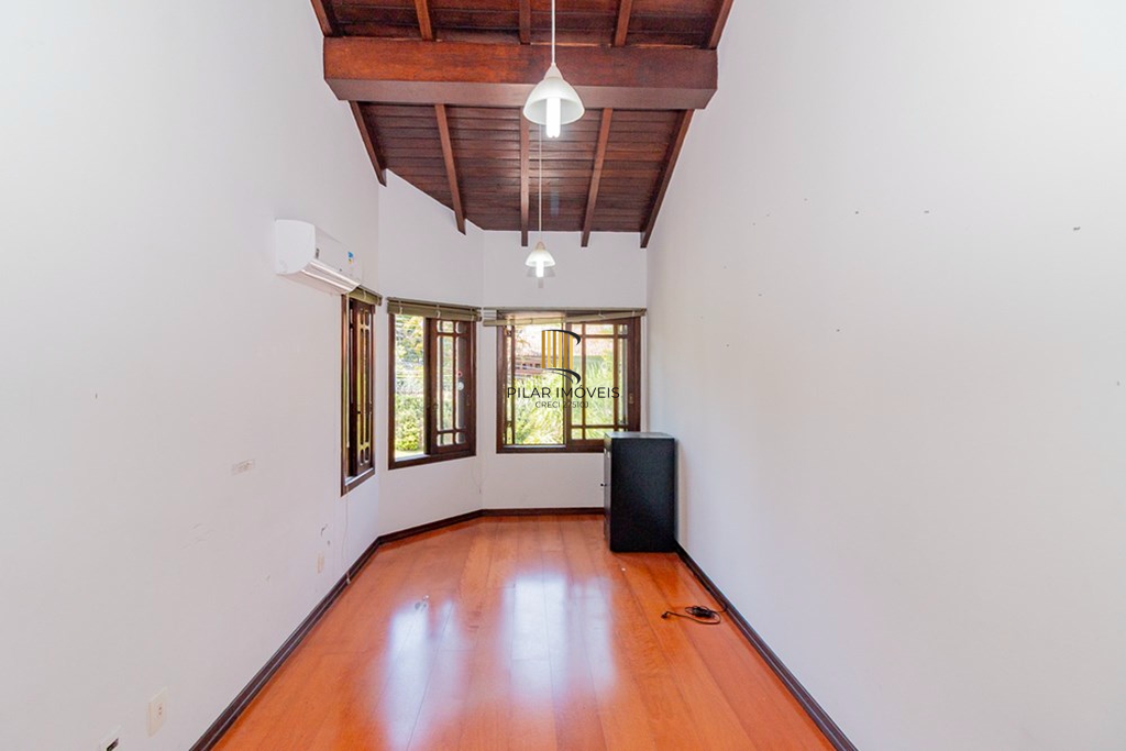 Casa 4 dormitórios no bairro Chácara das Pedras