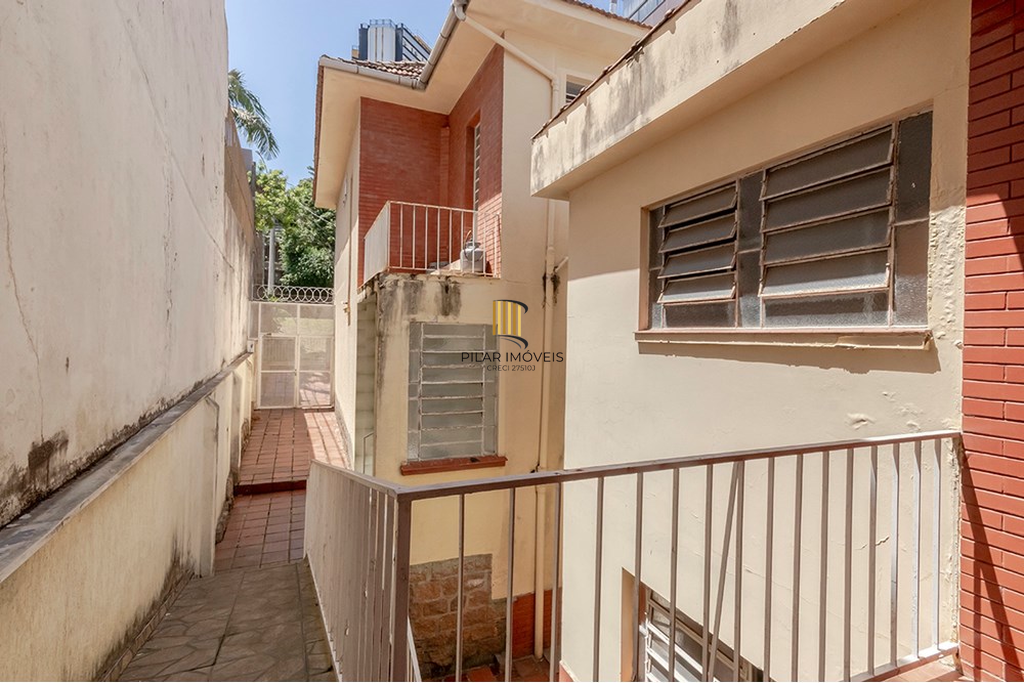 Casa 3 dormitórios no bairro Menino Deus