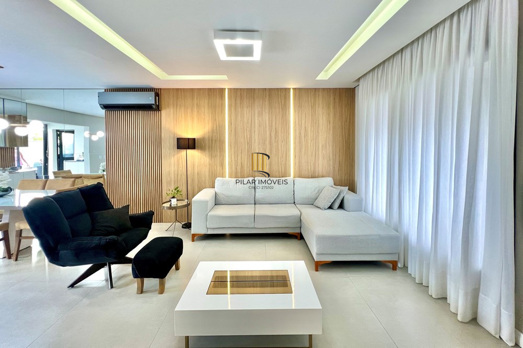 Casa 3 dormitórios no bairro Igara