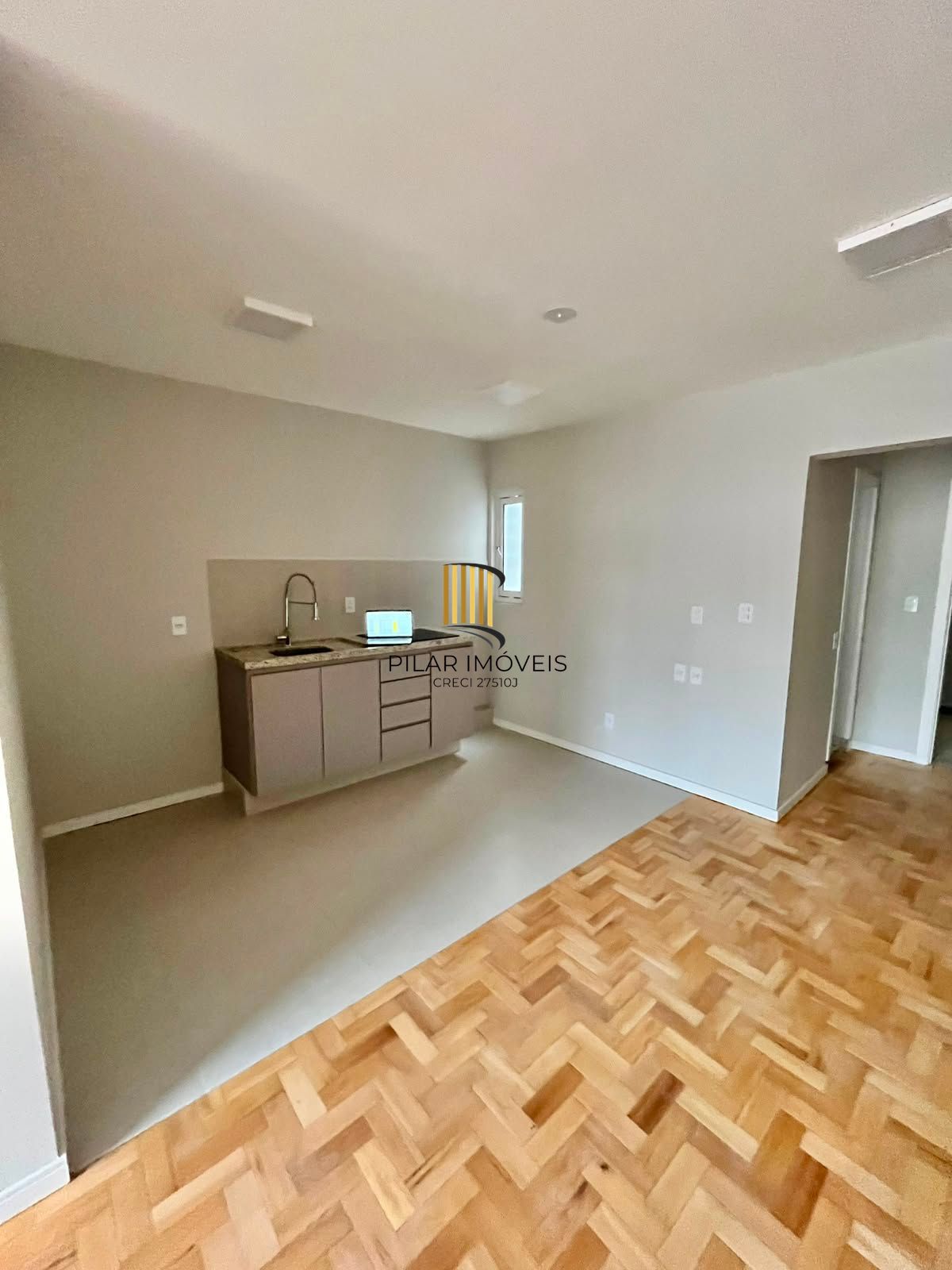 Lindo apto de 01 dorm, com 40,5 m2, no Passo da Areia, próximo ao Shopping Wallig