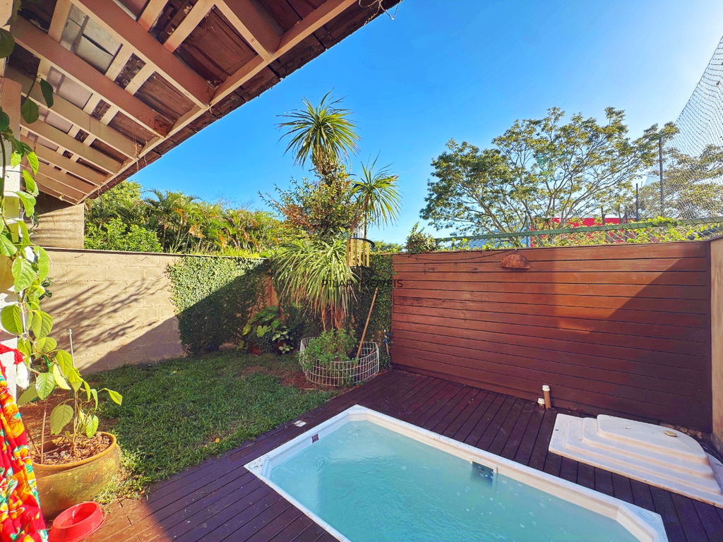 Casa de Condomínio 3 dormitórios no bairro Jardim Carvalho