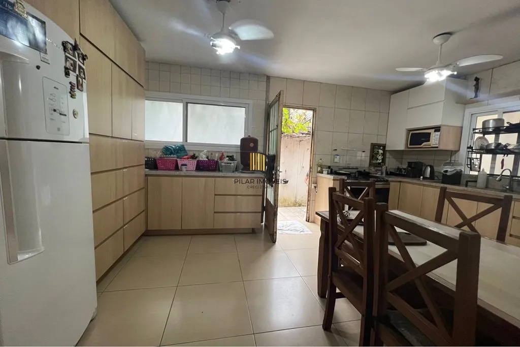 Casa 5 dormitórios no bairro Partenon
