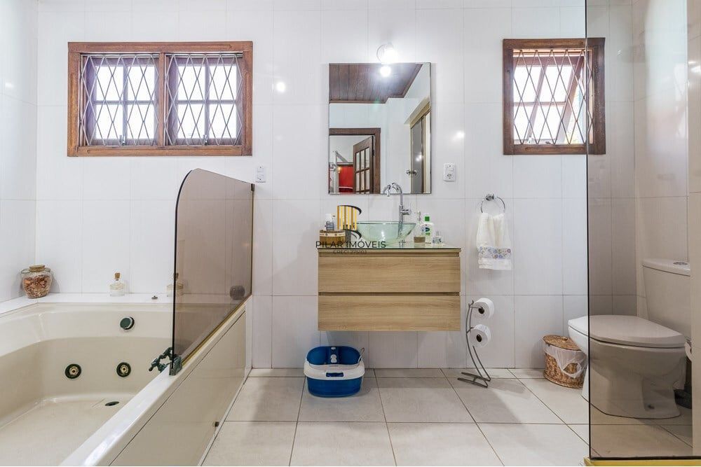 Casa 4 dormitórios no bairro Partenon