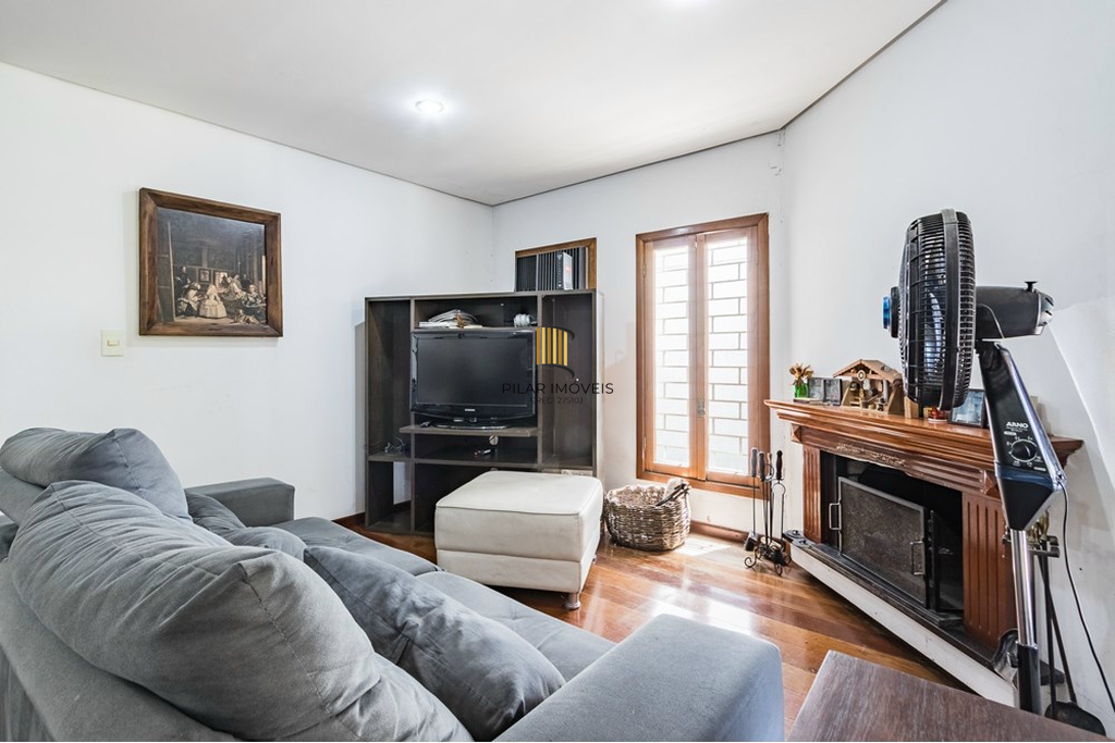 Casa 3 dormitórios no bairro Medianeira