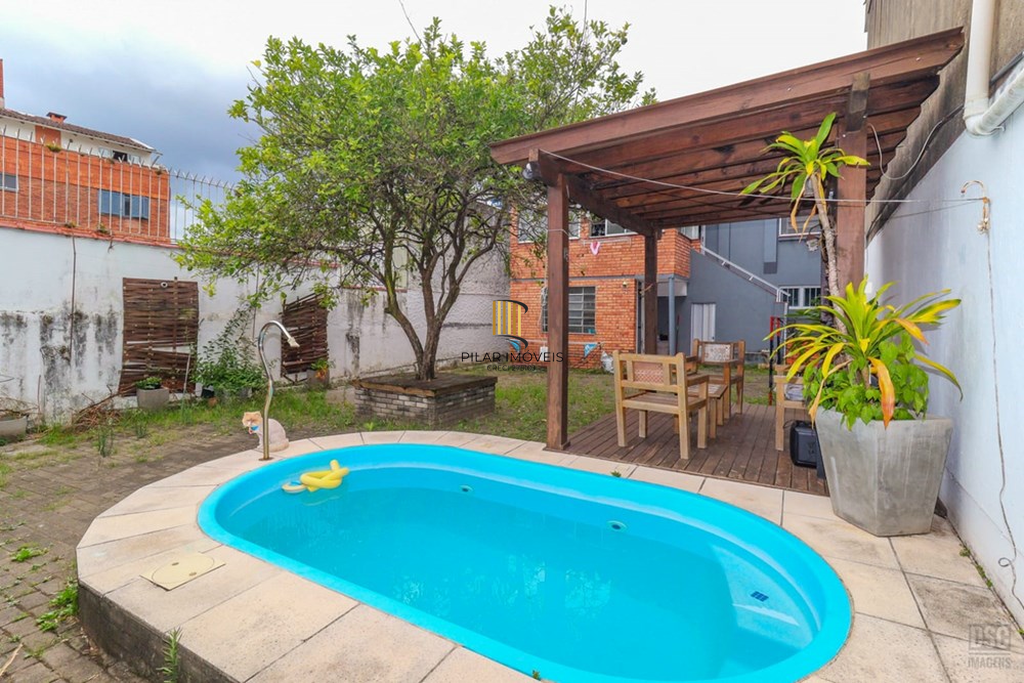 Casa 4 dormitórios no bairro Santo Antônio