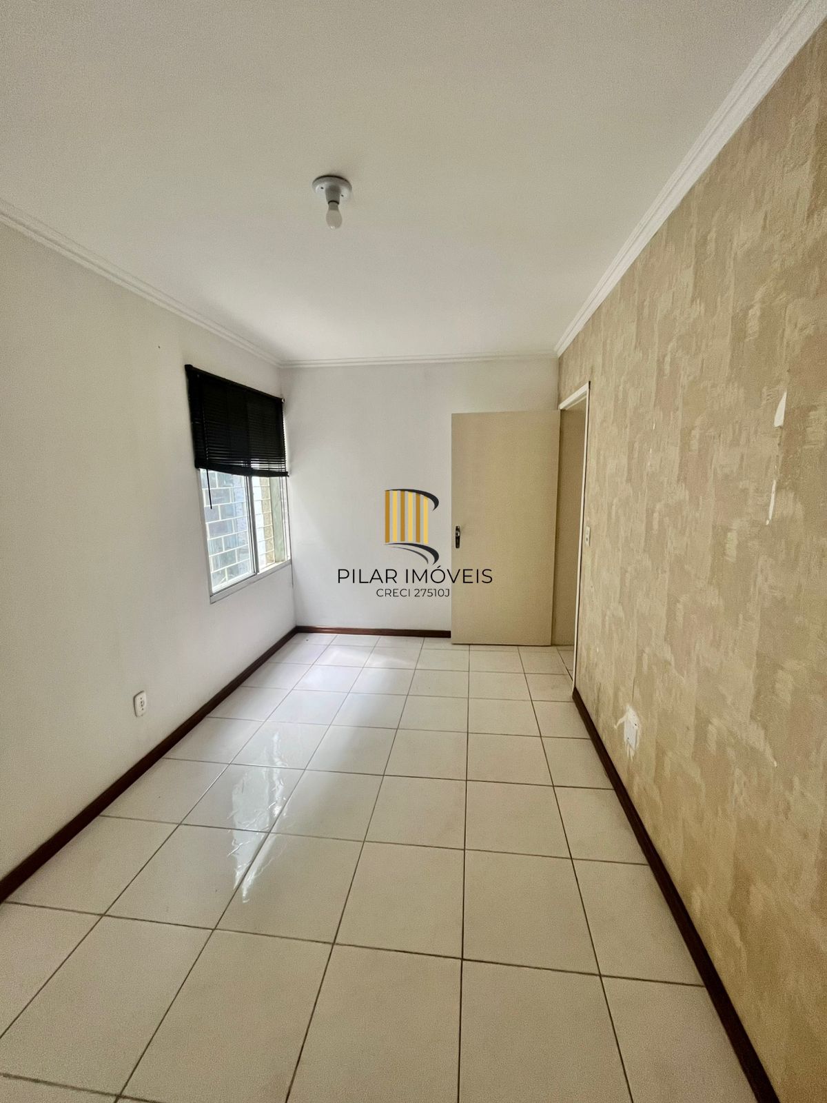 Apto 01 dorm com vaga no Cristo Redentor, 43 m2, 01 lance de escada