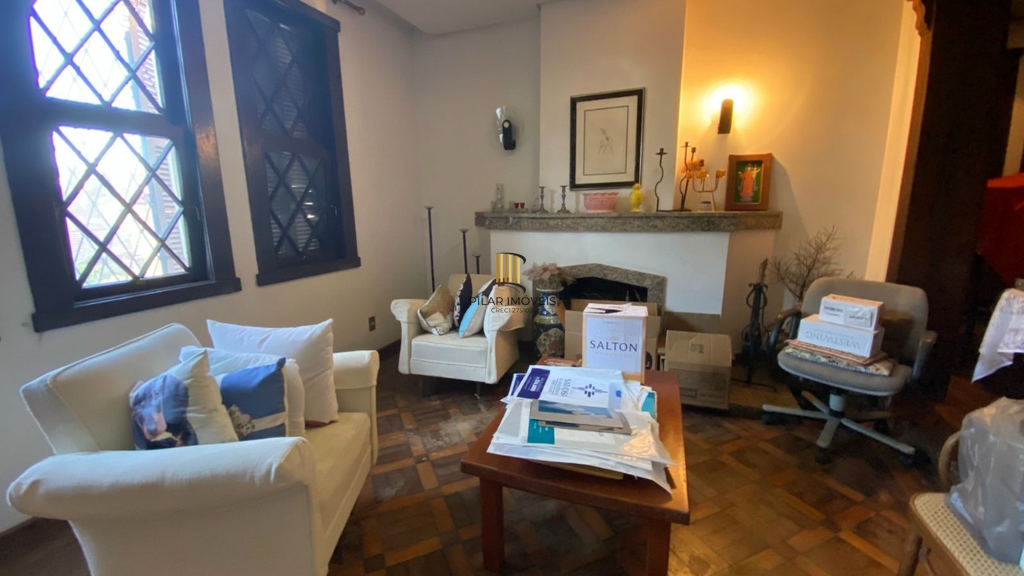 Casa 4 dormitórios no bairro Vila Assunção
