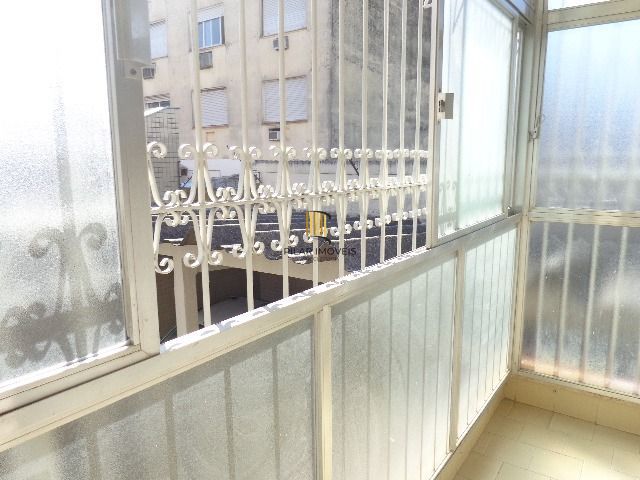 01 dormitório com 50 m2, prédio com elevador