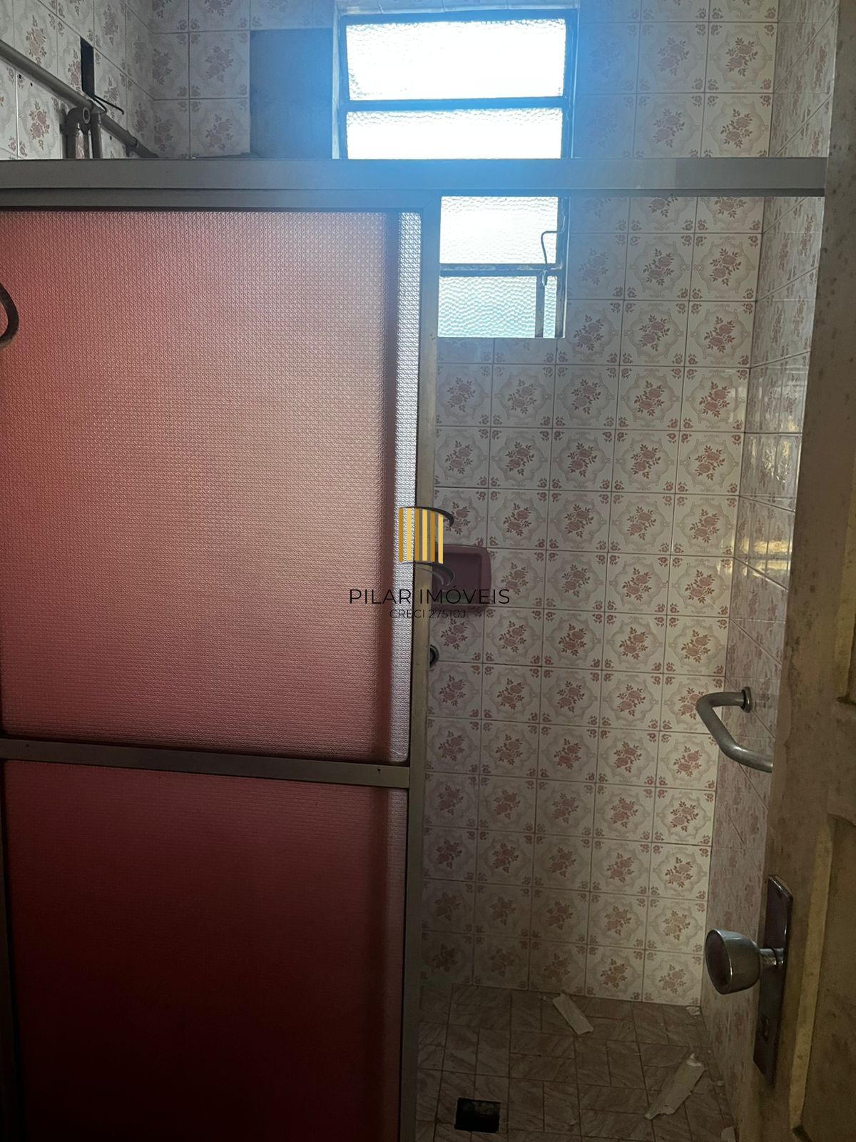 Casa no Passo da Areia, precisa reformas, terreno de 270 m²