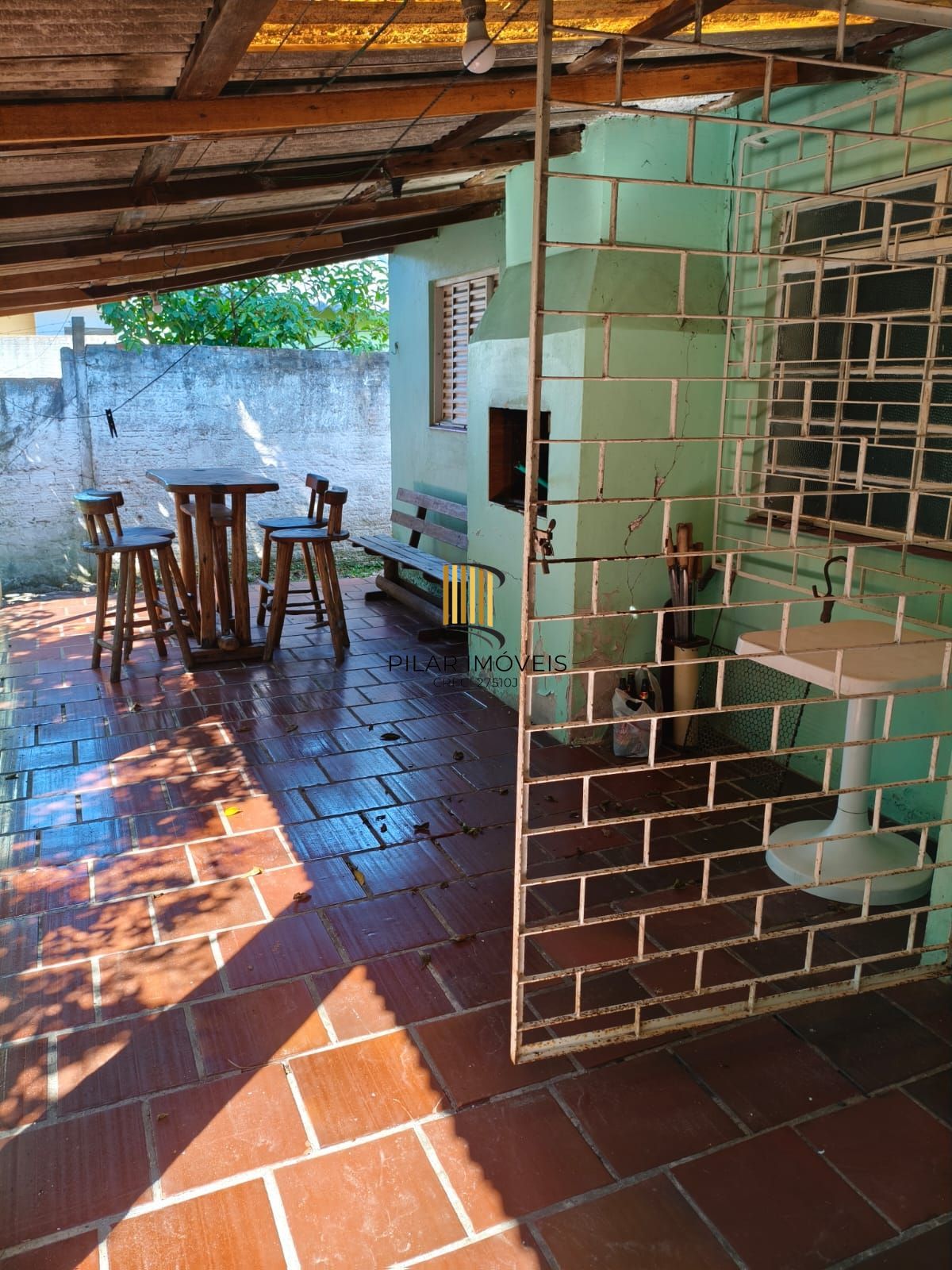 Casa com 80 m2 de área construída, 03 dorm, sala estar/jantar, cozinha, pátio