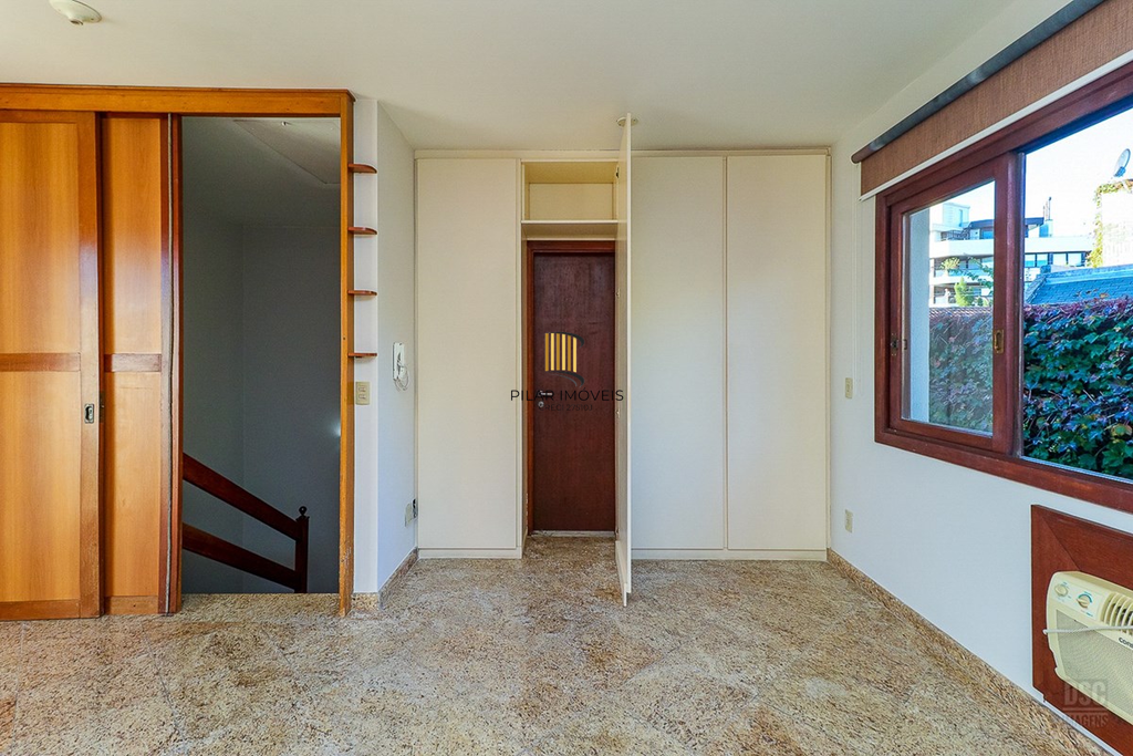 Casa de Condomínio 4 dormitórios no bairro Chácara das Pedras