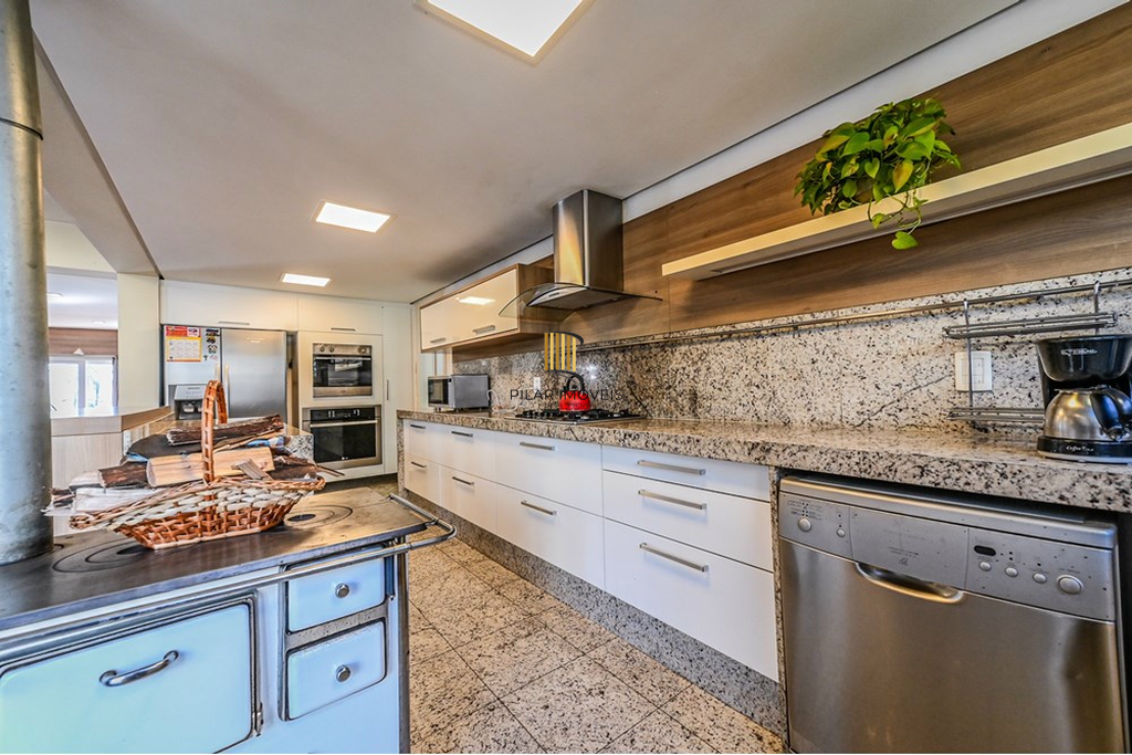 Casa 4 dormitórios no bairro Morro Santana