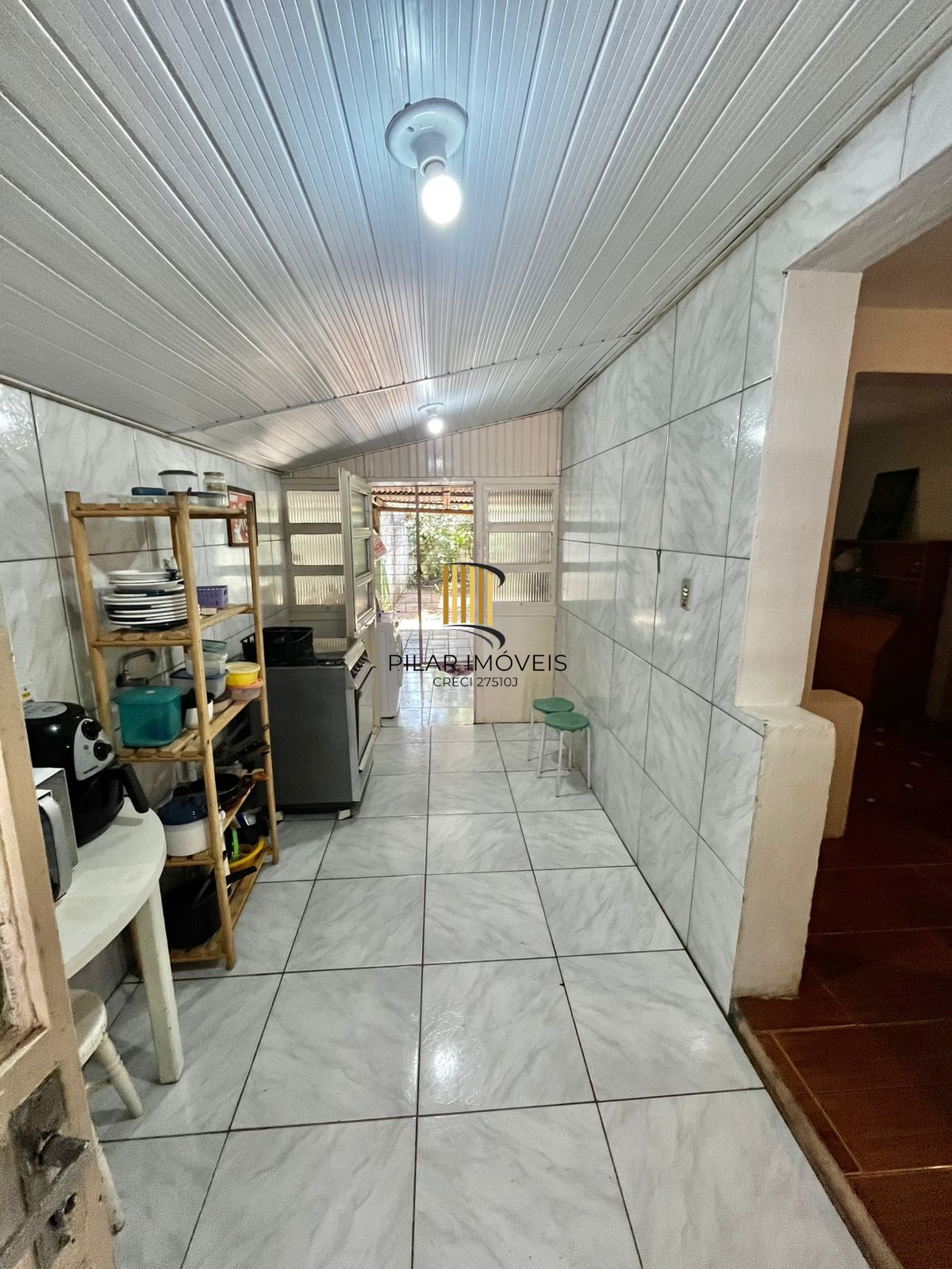 Casa com 80 m2 de área construída, 03 dorm, sala estar/jantar, cozinha, pátio