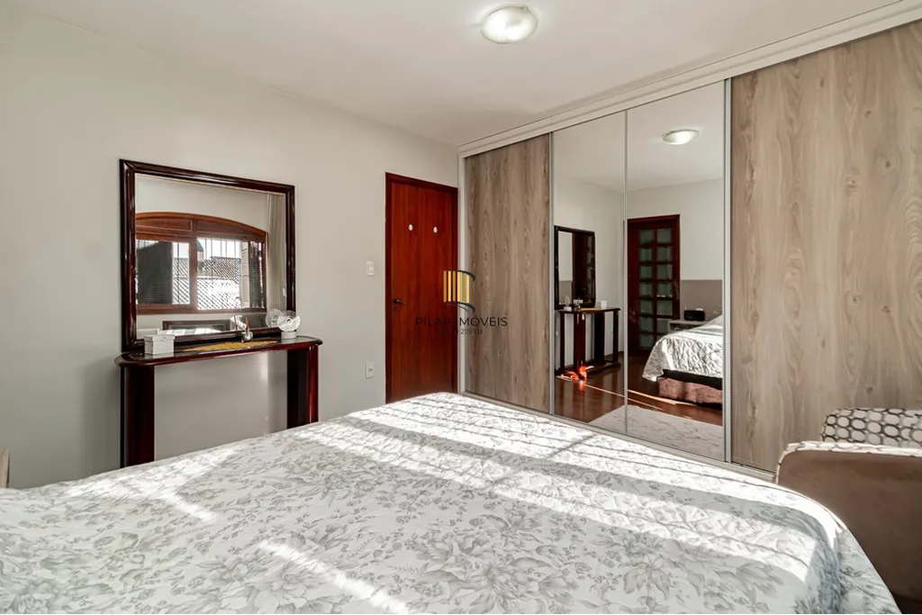 Casa 4 dormitórios no bairro Jardim Planalto