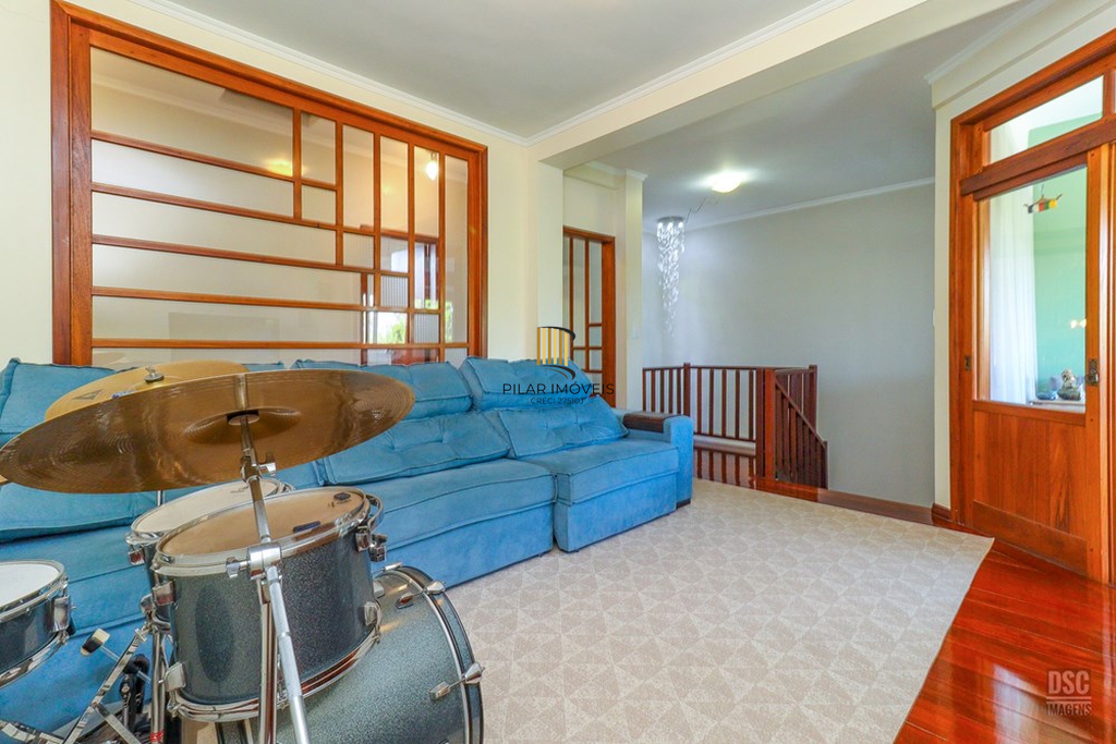 Casa 4 dormitórios no bairro Ipanema