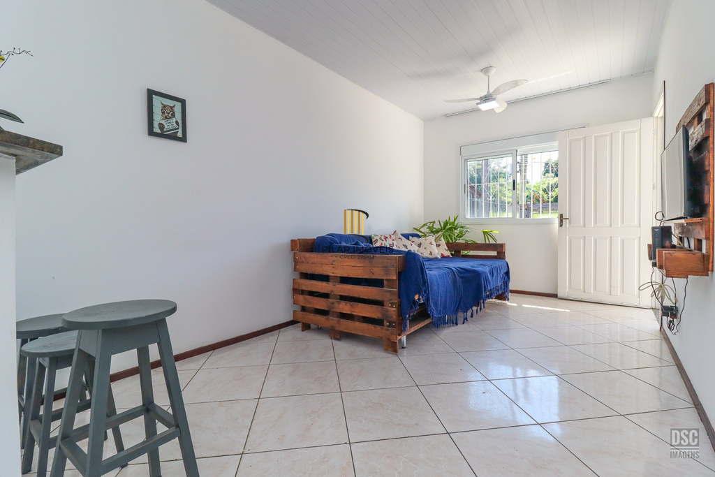 Casa 2 dormitórios no bairro Hípica