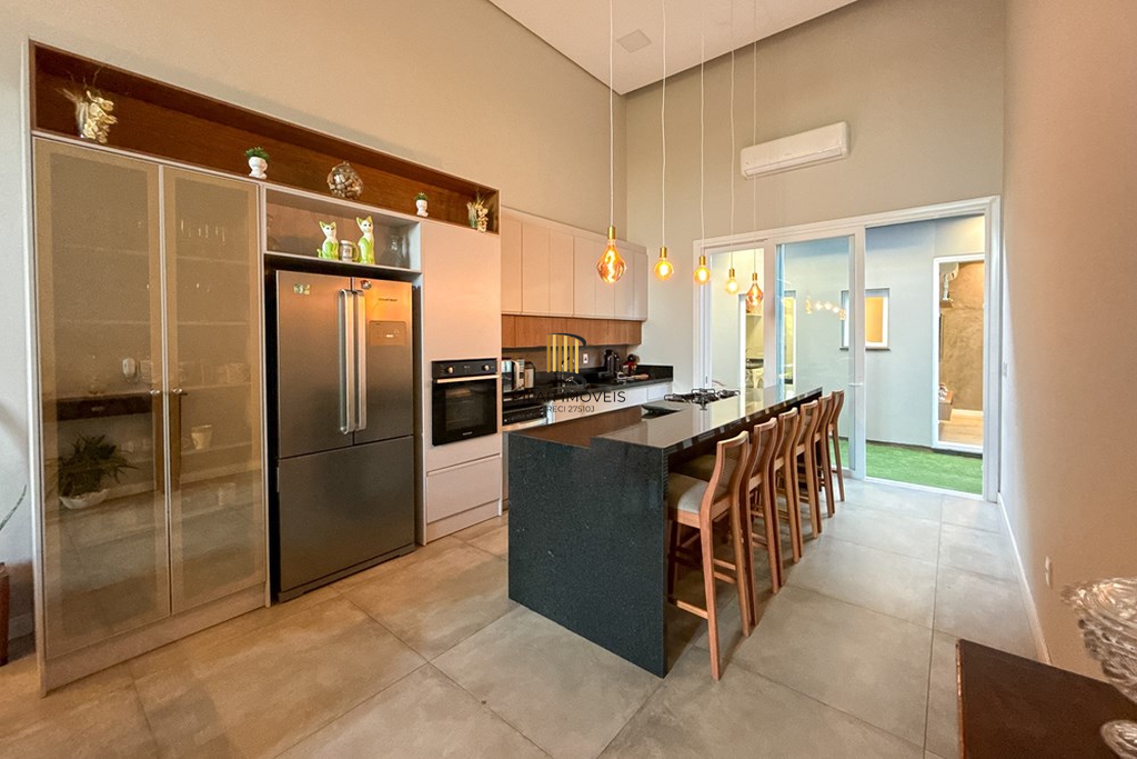 Casa 3 dormitórios no bairro Igara