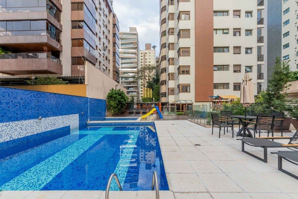Apartamento 4 dormitórios no bairro Petrópolis