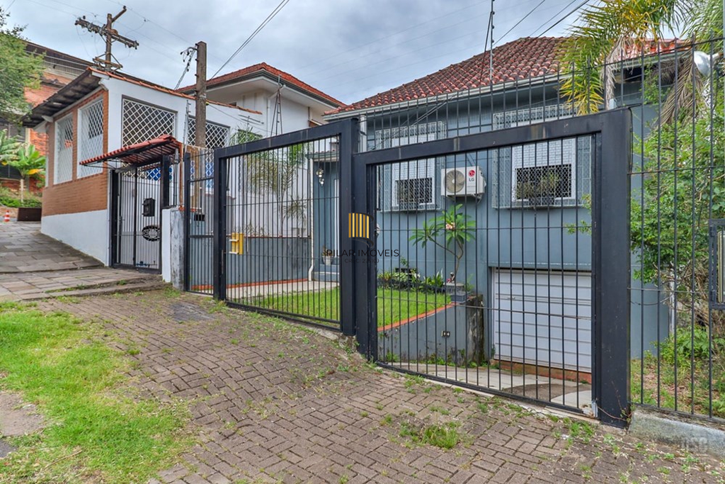 Casa 4 dormitórios no bairro Santo Antônio