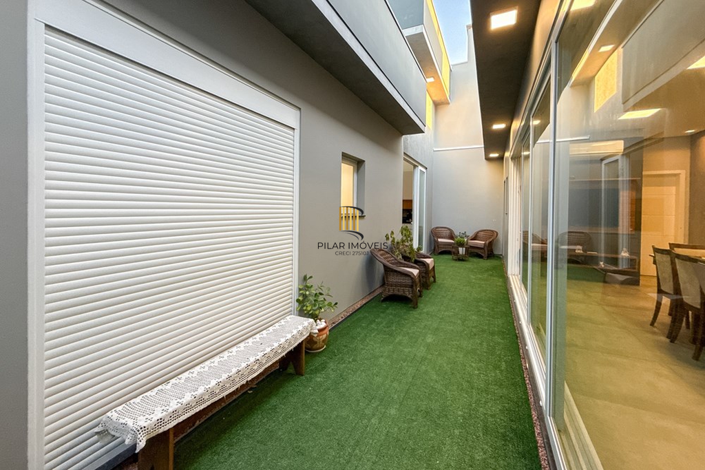 Casa 3 dormitórios no bairro Igara