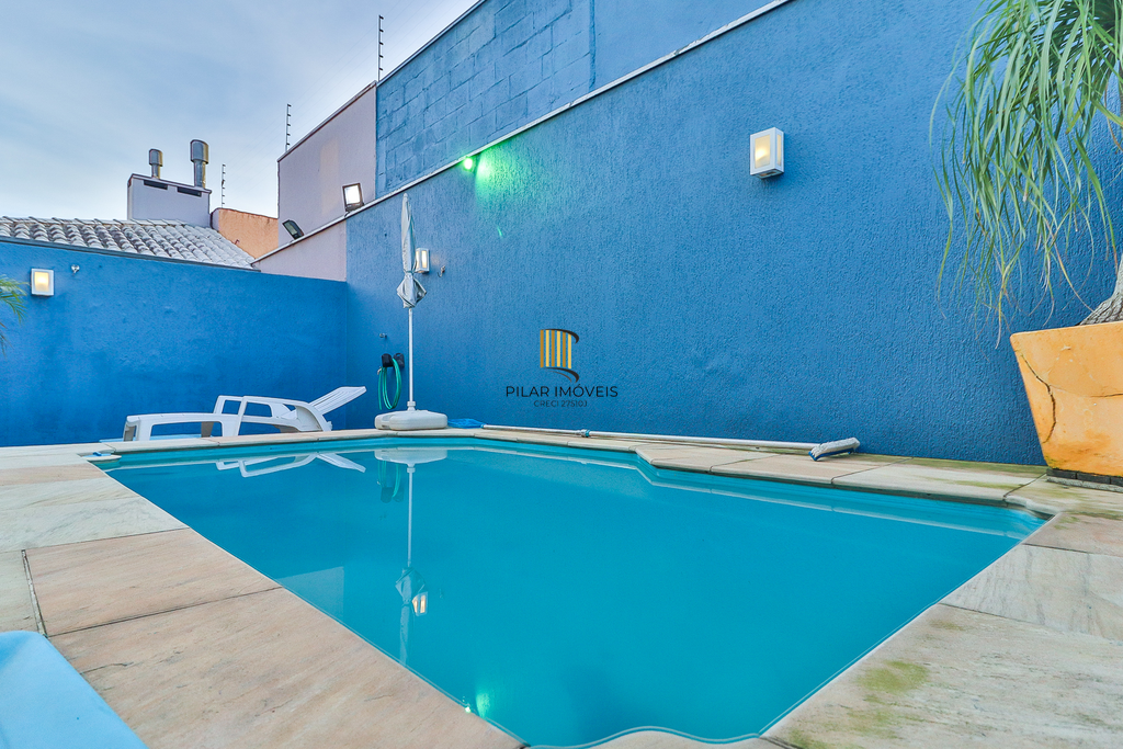 Casa 3 dormitórios no bairro Hípica