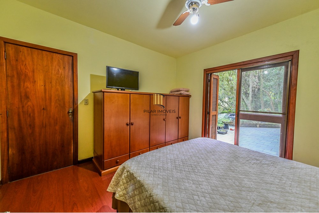 Casa 4 dormitórios no bairro Cascata