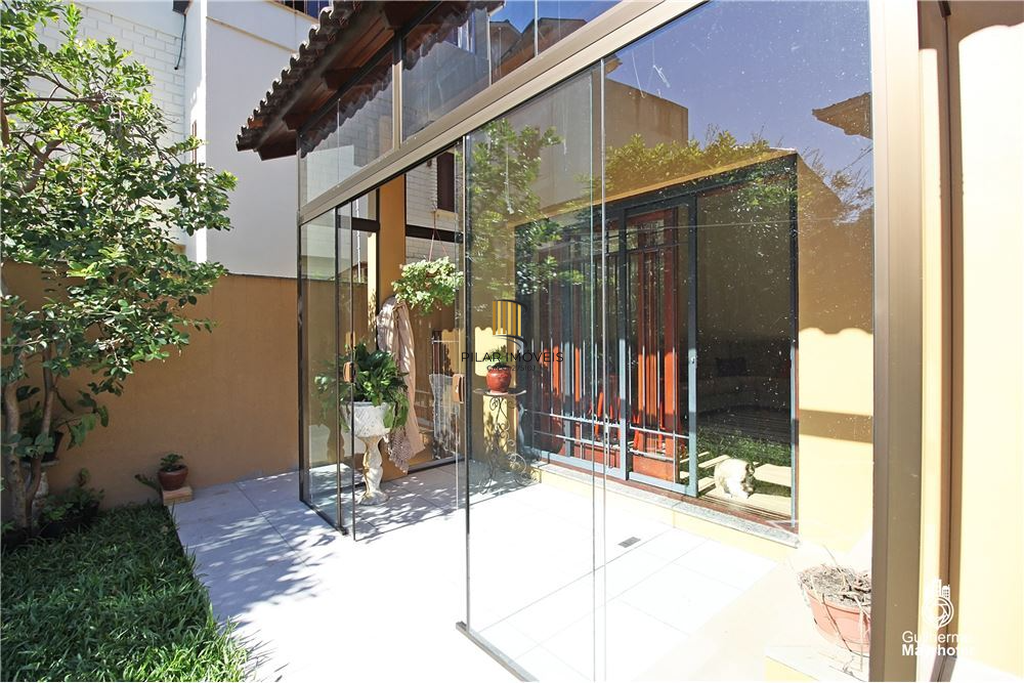 Casa 5 dormitórios no bairro Glória