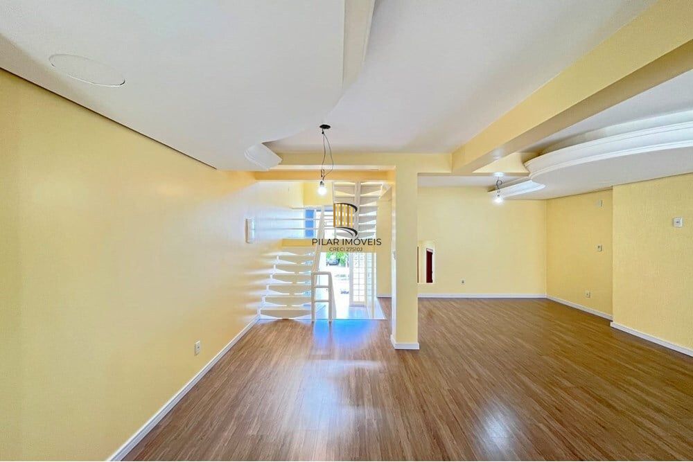 Casa 3 dormitórios no bairro Hípica