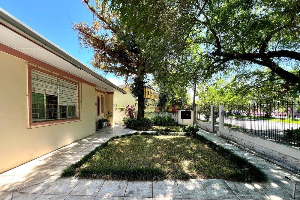Casa 5 dormitórios no bairro Igara