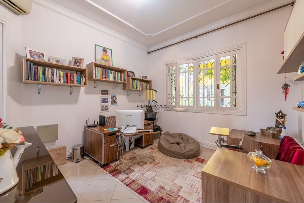 Casa 4 dormitórios no bairro Ipanema