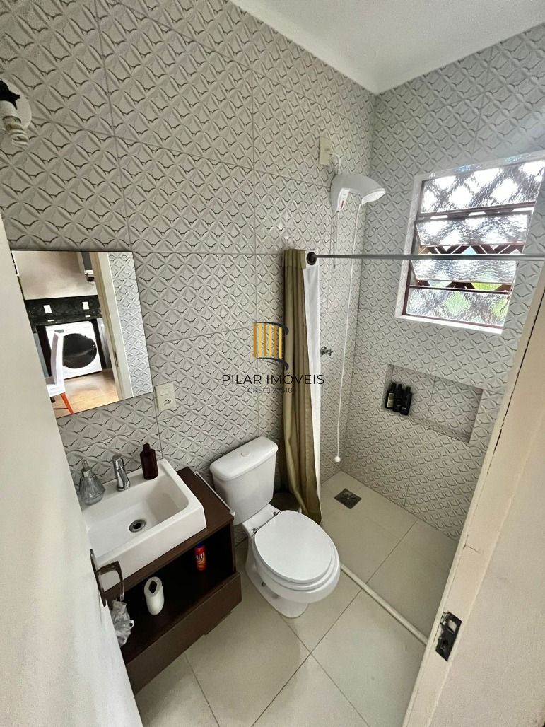 Casa toda reformada, 135 m² de área construída, churrasqueira e piscina
