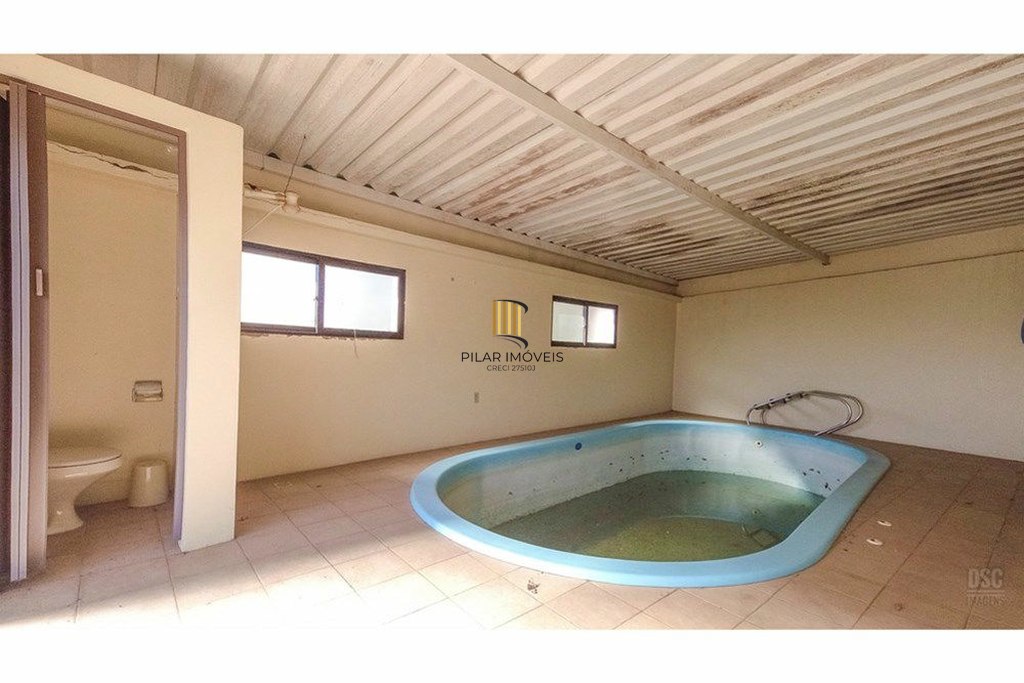 Casa 8 dormitórios no bairro Glória