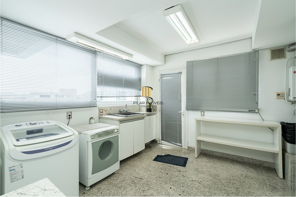 Cobertura 4 dormitórios no bairro Moinhos de Vento