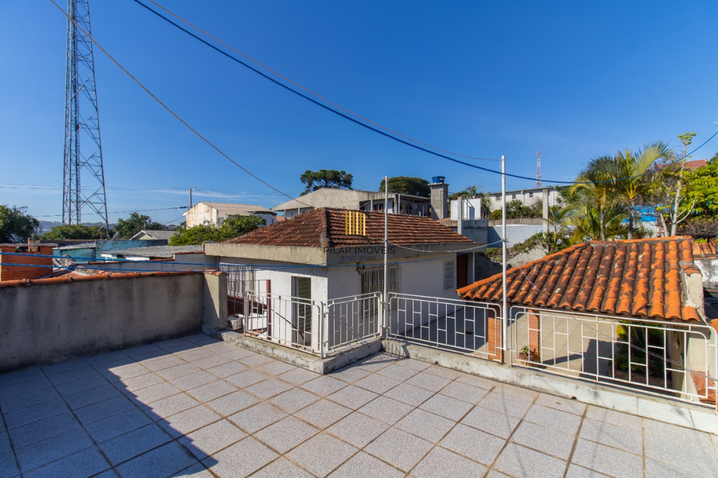 Casa 5 dormitórios no bairro Partenon