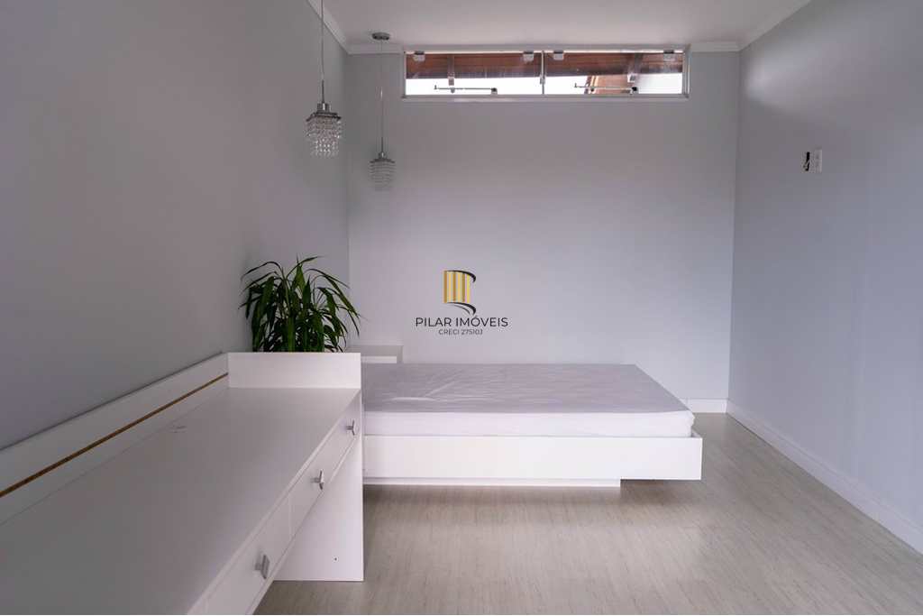 Casa 4 dormitórios no bairro Cecília