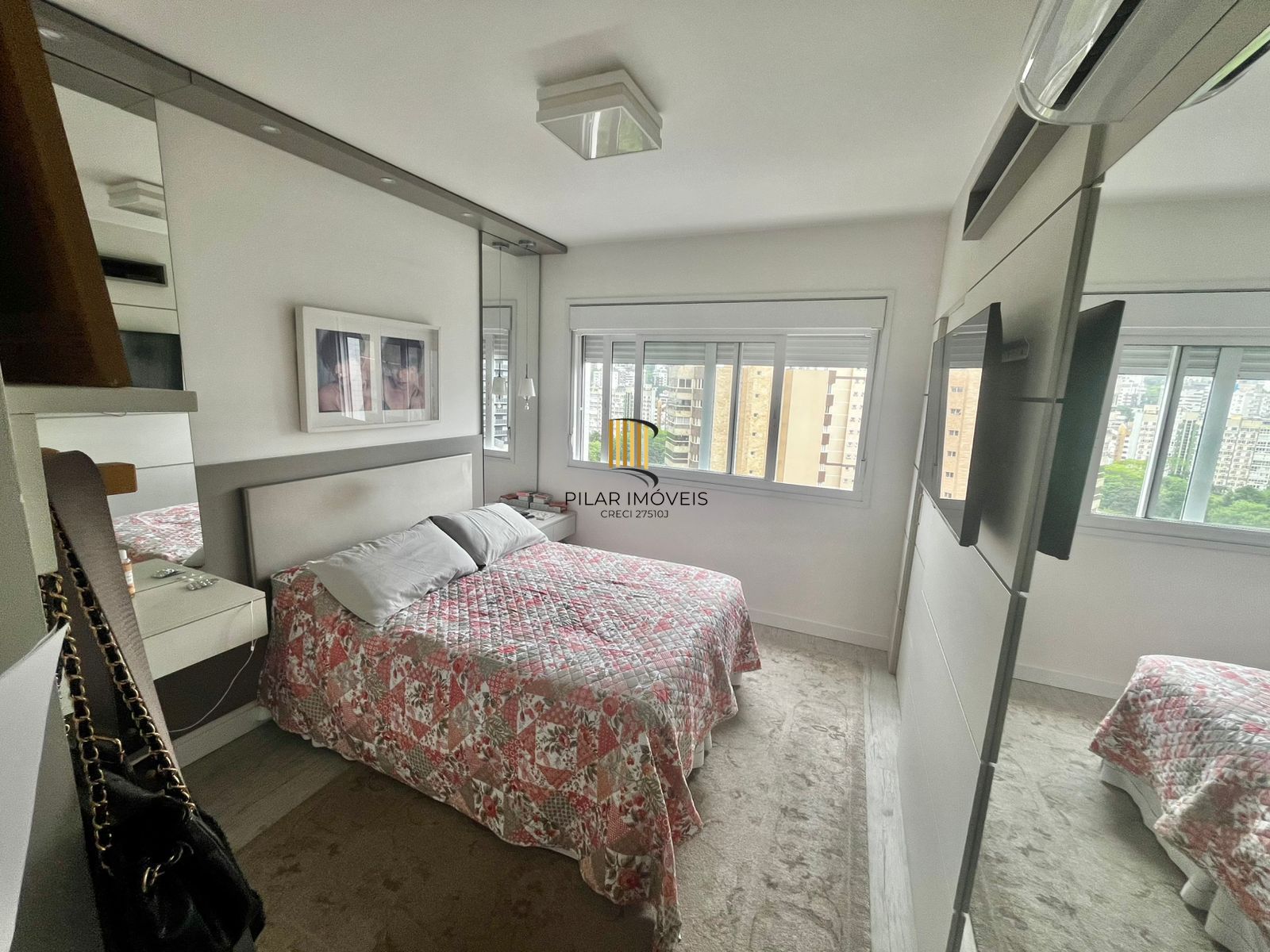 Apto de 03 dorm, sendo 01 suíte, 02 vagas, 103 m2, na João Obino, semi mobiliado