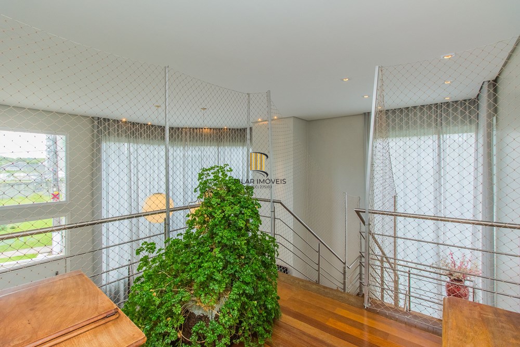 Casa 4 dormitórios no bairro Igara